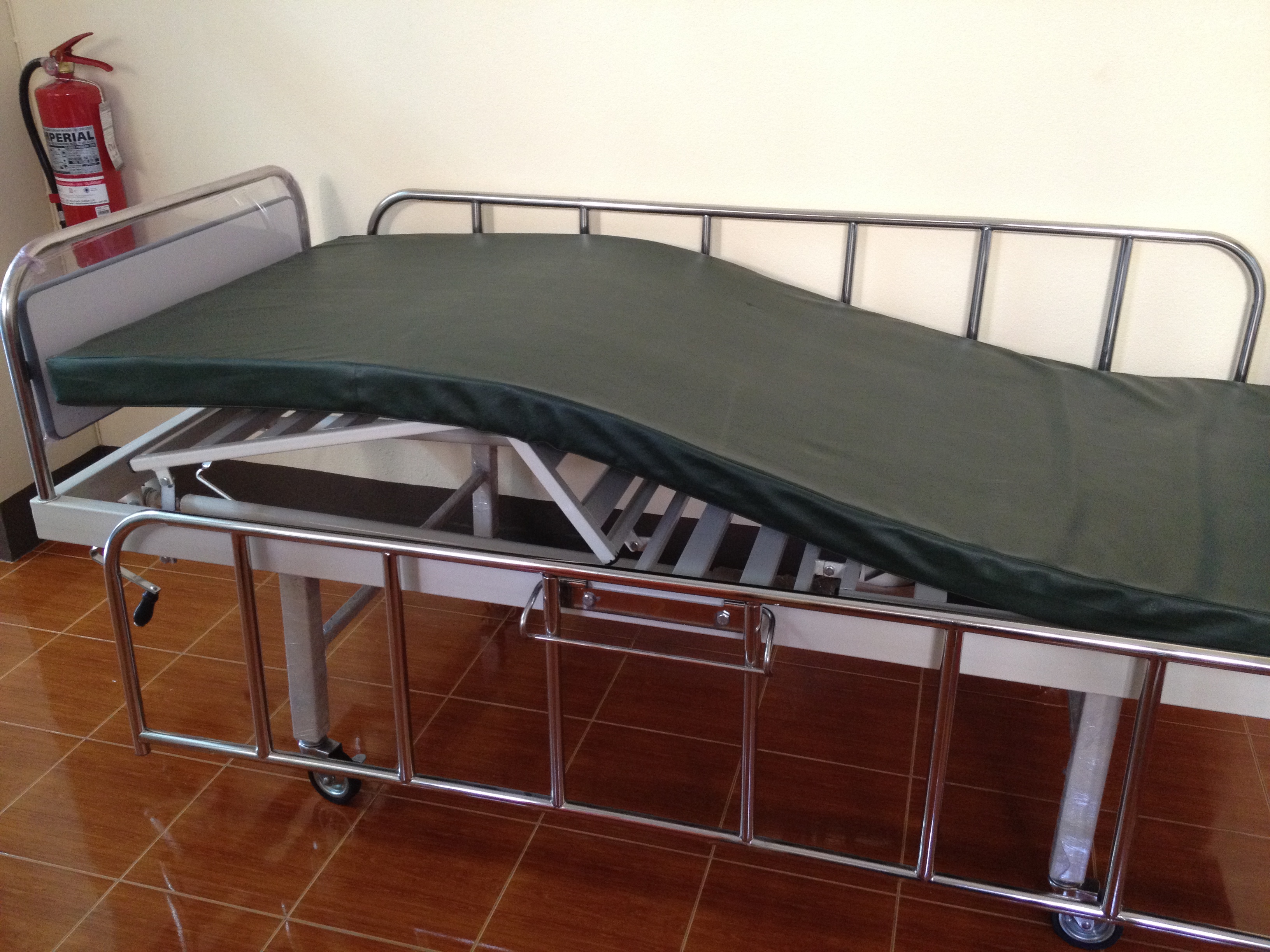 BB01 เตียง 2 ไกร์มือหมุน + ที่นอนตอนเดียวหุ้มหนังเทียม (ส่งฟรี)