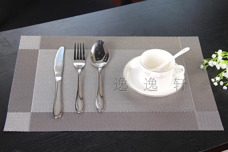แผ่นรองจาน High grade PVC table mat สี Silver ขนาด 30 x 45 cm จำนวน 4 แผ่นต่อ 1 ชุด