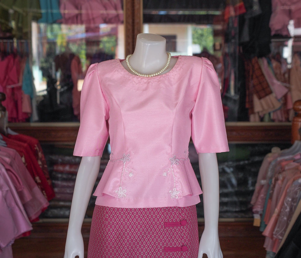 เสื้อผ้าไหมแพรทอง แต่งลูกไม้ สีชมพู ไซส์ XL