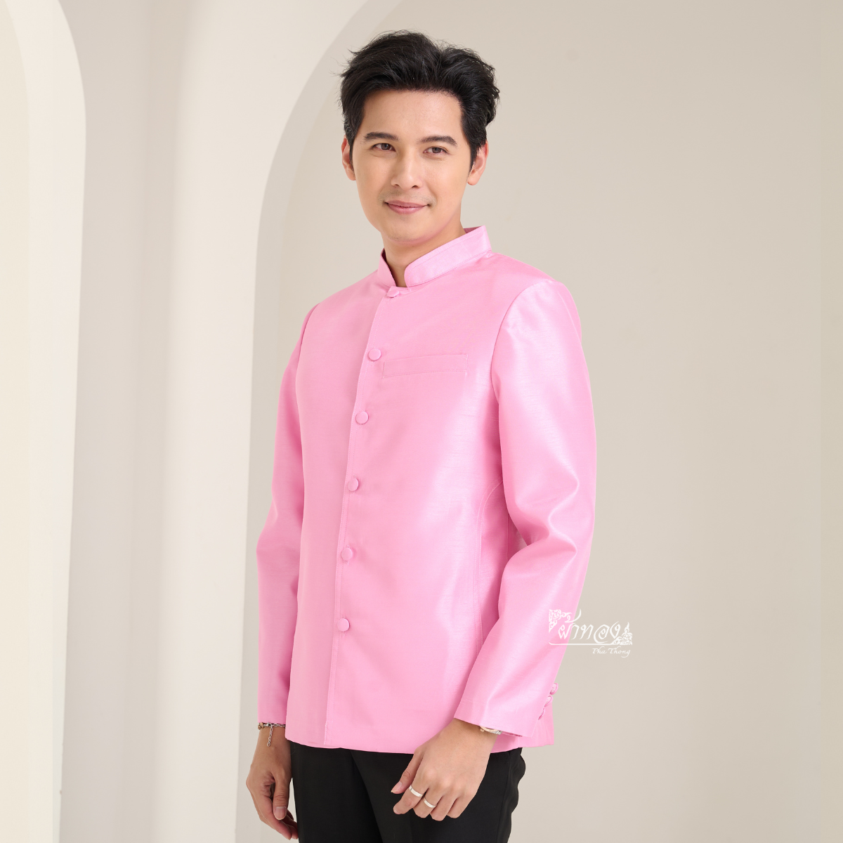 เสื้อผ้าไหมแพรทองคอพระราชทานแขนยาว สีชมพูอ่อน ไซส์ M