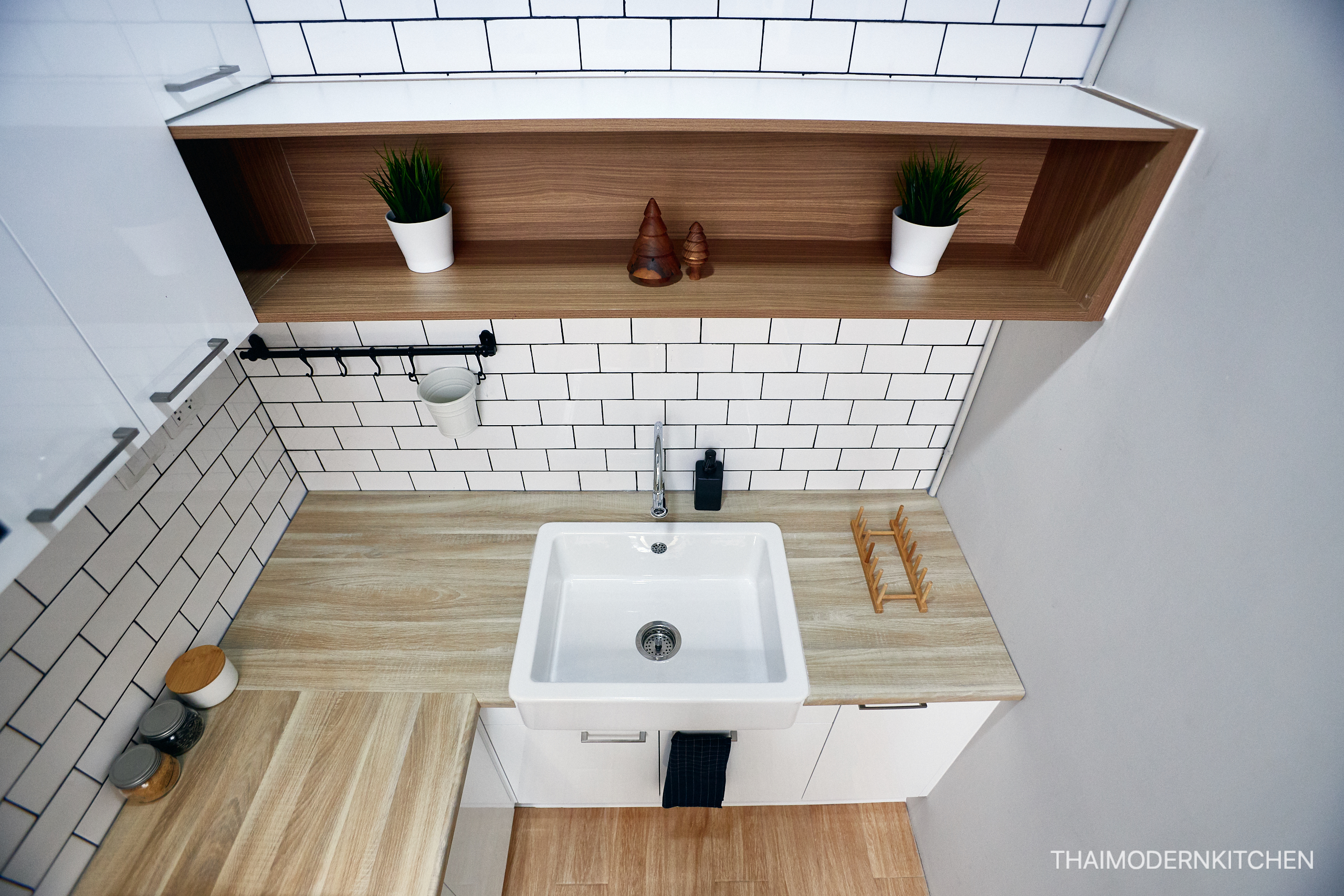 ครัวบิ้วอิน หมู่บ้าน Cher วงแหวน-สาทร 2 .4 ตู้ล่าง+บน 1.14 ตู้ล่าง + ชั้นญี่ปุ่น