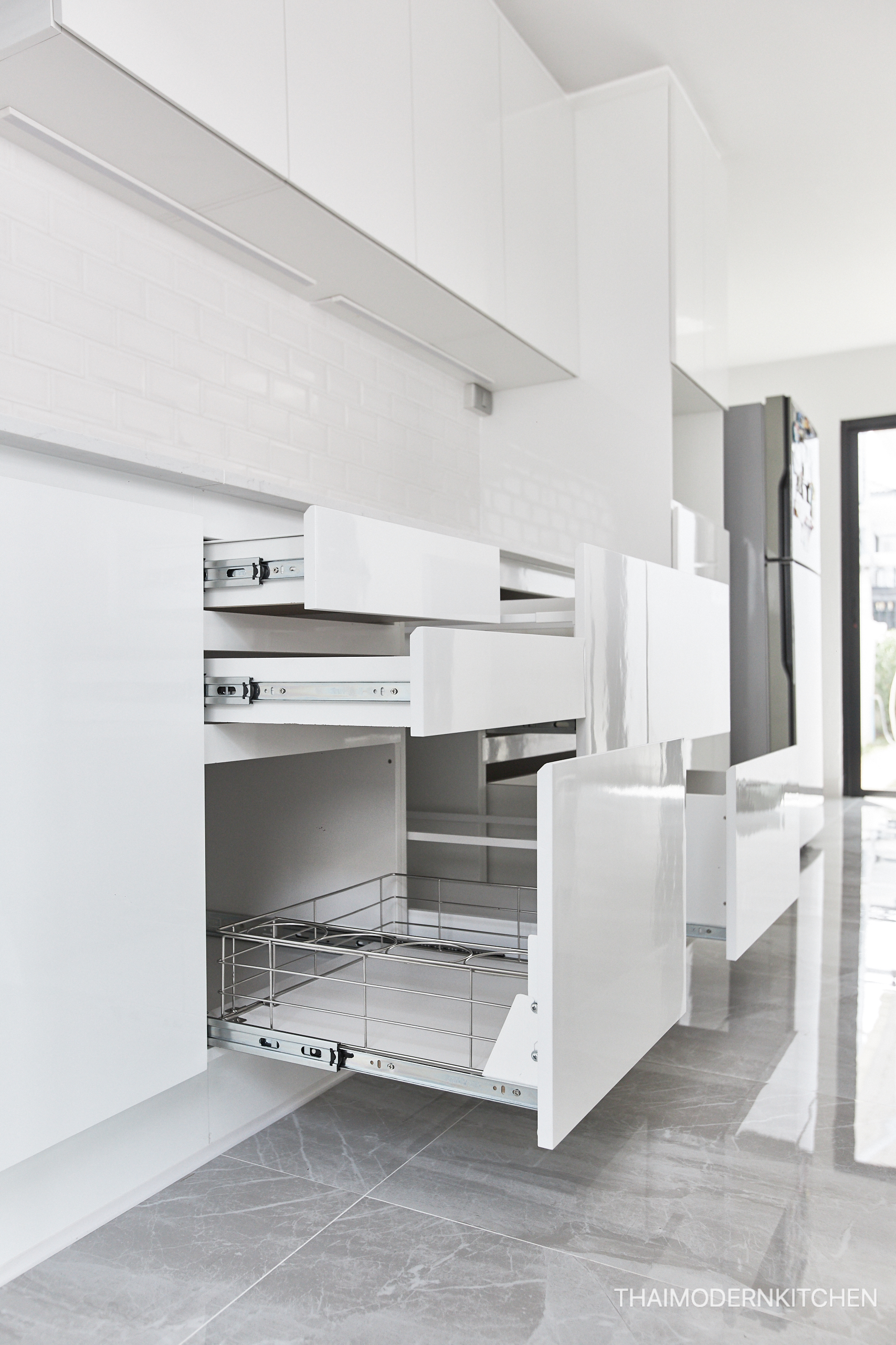 ครัวบิ้วอิน บ้านคุณ โสจิรัต 3+3.3 ตู้ล่าง 4.5 ตู้บน (เว้นติด hood) 1.8 island