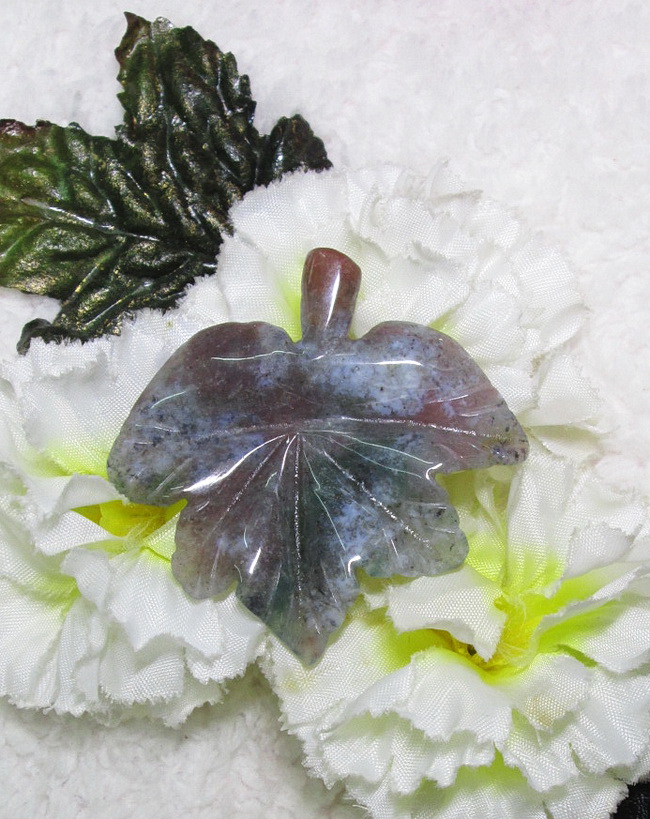 อาเกตแกะสลักรูปใบไม้