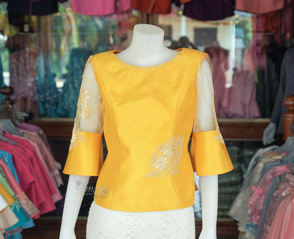 เสื้อผ้าไหมแพรทอง แต่งลูกไม้ สีเหลืองทอง ไซส์ S