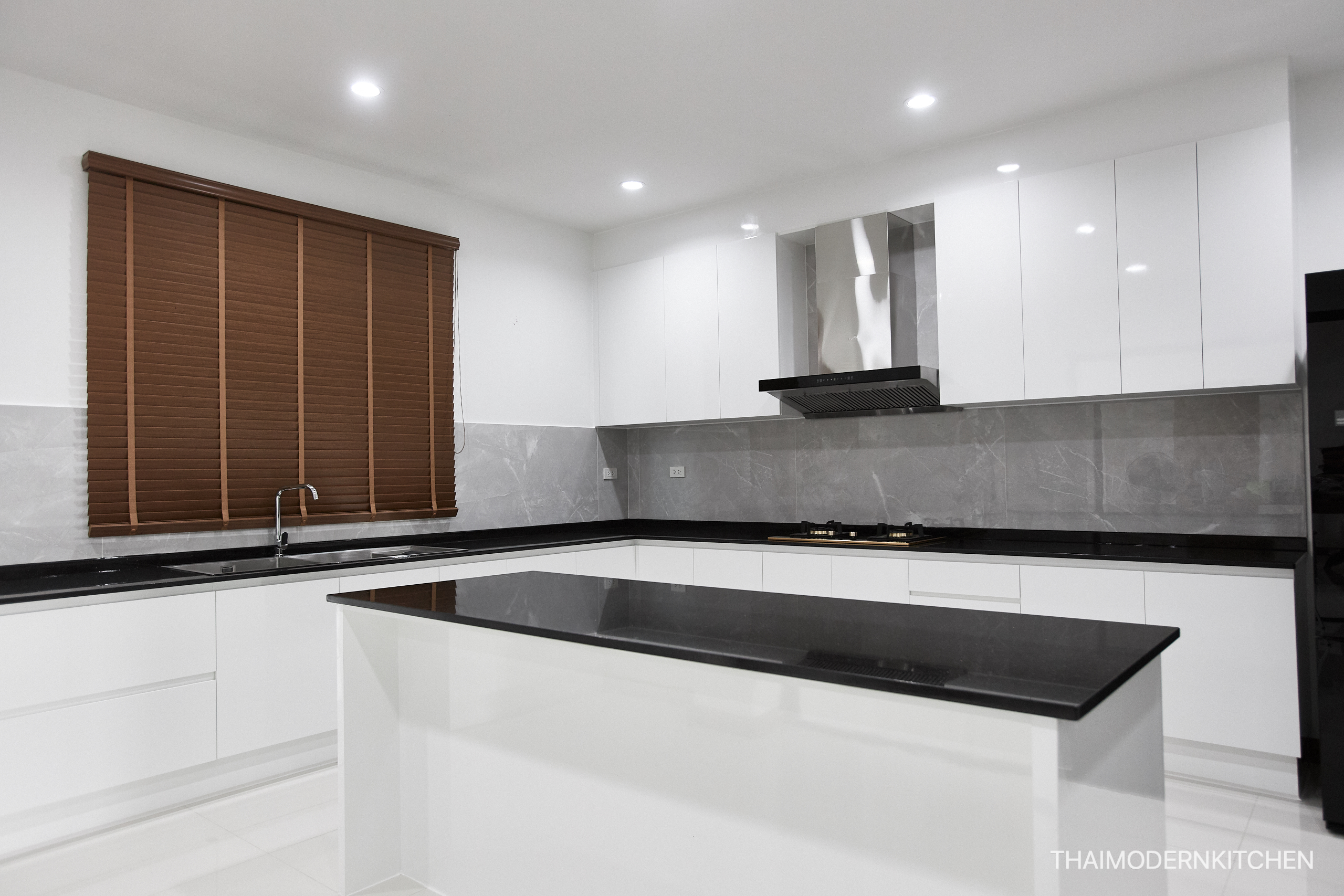 ครัวบ้านคุณ ภัทรพล ราคา 135000บาท 🌹🌹❤❤❤ 4.1 ม. ตู้ล่าง 4 ม. ตู้บน+ล่าง Island 2 เมตร ลึก 60 cm