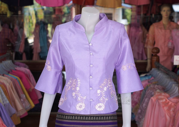 เสื้อผ้าไหมแพรทอง แต่งลูกไม้ สีม่วง ไซส์ S