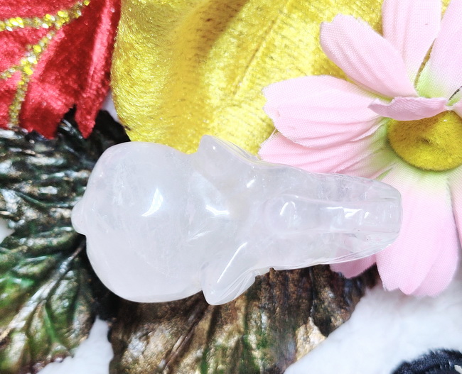 ช้างแกะสลัก (หินควอทซ์)