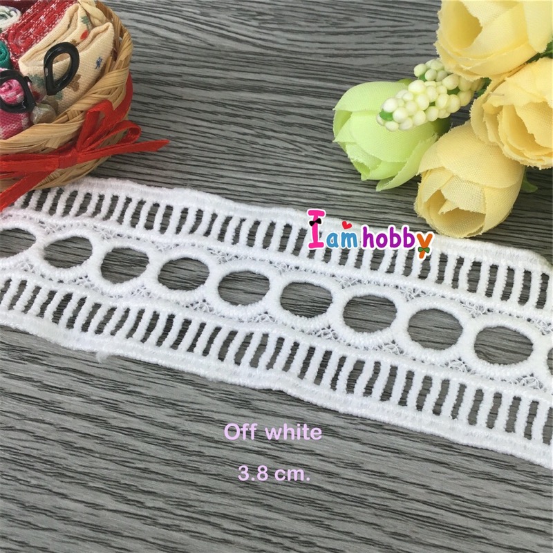 ลูกไม้ถักเก๋ๆ สีขาวออฟไวท์ 5.5 cm. (1 หลา)