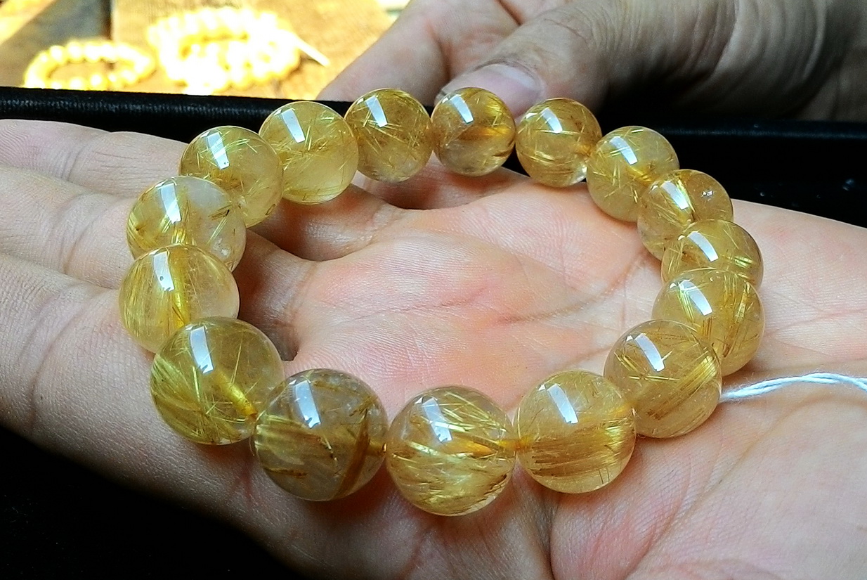 สร้อยข้อมือไหมทอง