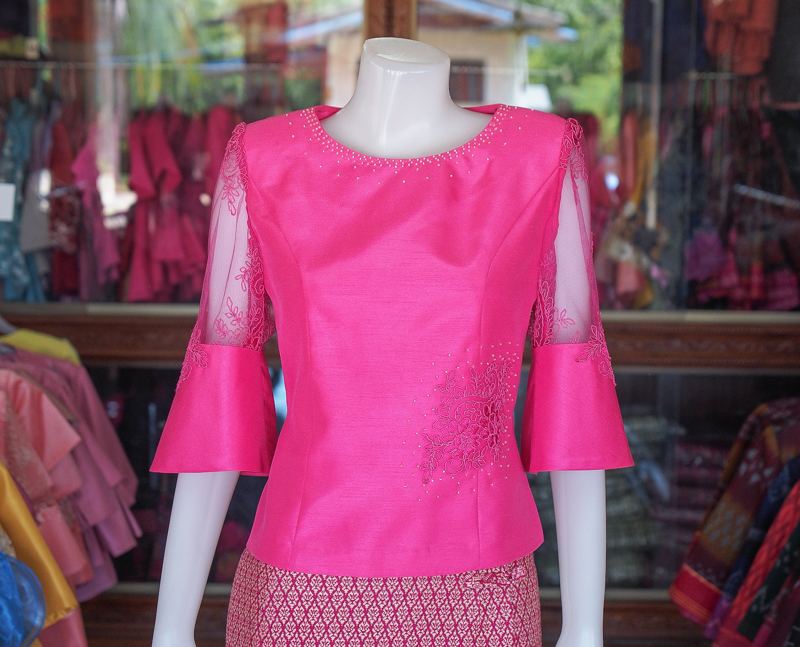 เสื้อผ้าไหมแพรทอง แต่งลูกไม้ สีบานเย็น ไซส์ 3XL