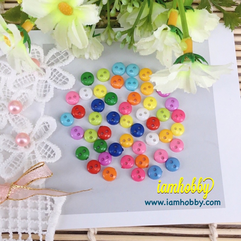 กระดุมพลาสติกจิ๋วทรงกลม 6 mm. คละสี (50 ชิ้น)