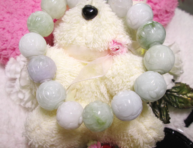 สร้อยข้อมือหยกแกะสลัก