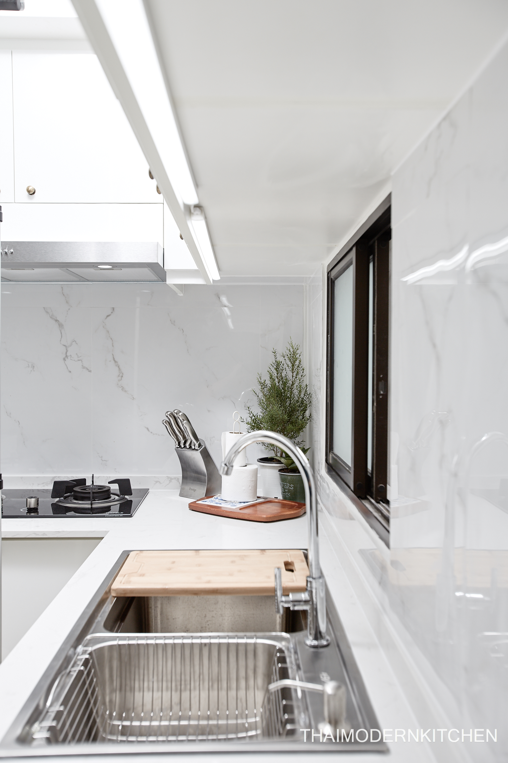 1.7×1.2 ตู้บน+ล่าง 0.9 ตู้เต็ม 0.9 ตู้บนเหนือตู้เย็น