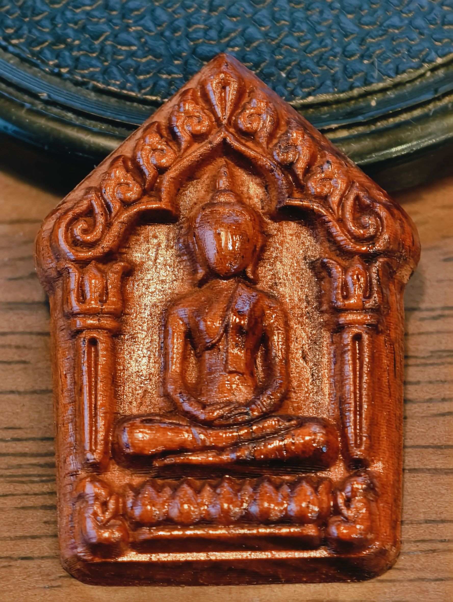 หลวงปู่มหาศิลา สวนสงฆ์แกเปะ ขุนแผน ล้านรวยรวย หลัง พระคาถาหัวใจขุนแผน เนื้อไม้พยุง KA4262