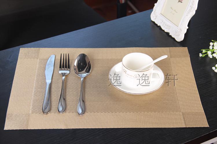 แผ่นรองจาน High grade PVC table mat สี Gold ขนาด 30 x 45 cm จำนวน 4 แผ่นต่อ 1 ชุด