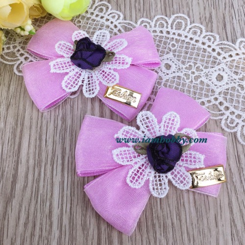 โบว์ผ้าสไตล์หวานสีชมพู ตกแต่งดอกไม้ผ้าสีม่วงเข้ม (1 คู่)