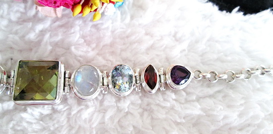 สร้อยข้อมือหินสีผสม