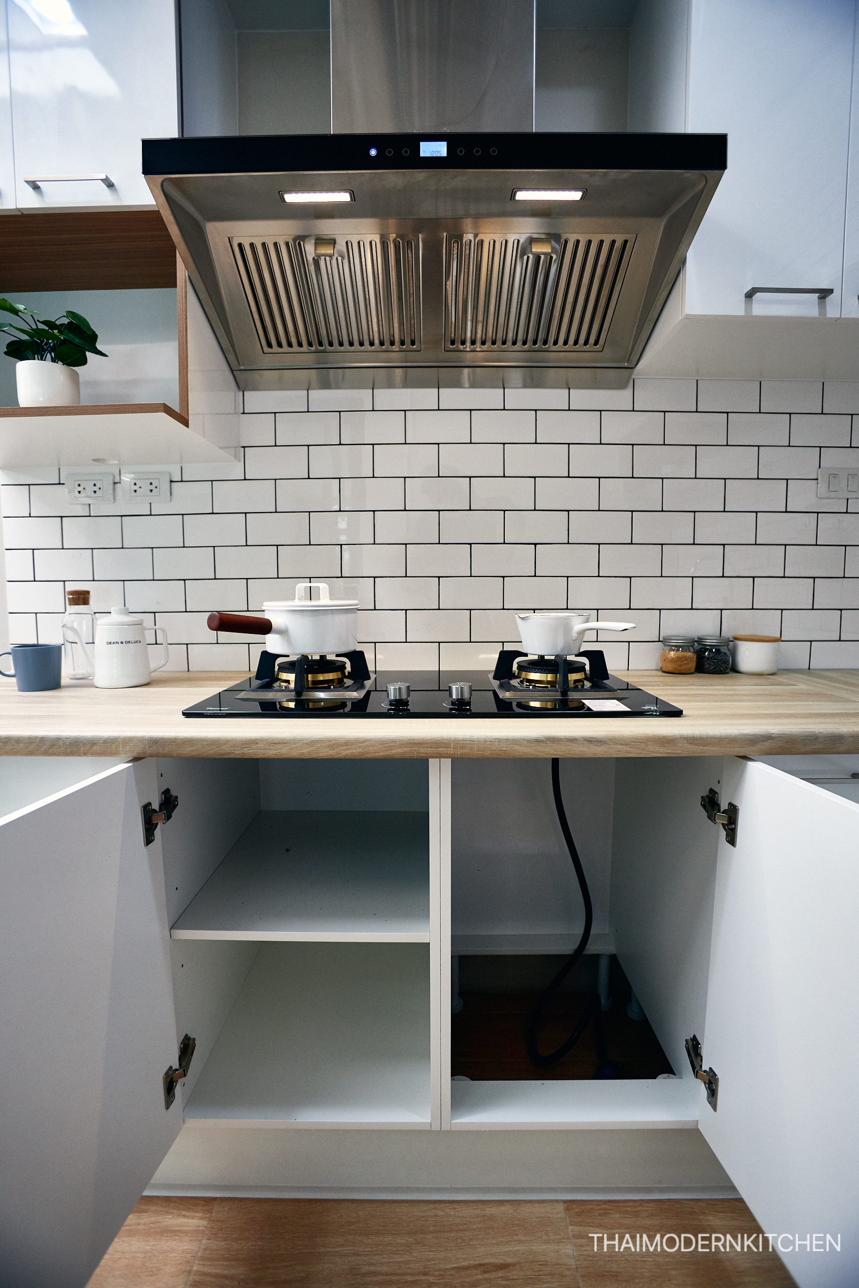 ครัวบิ้วอิน หมู่บ้าน Cher วงแหวน-สาทร 2 .4 ตู้ล่าง+บน 1.14 ตู้ล่าง + ชั้นญี่ปุ่น