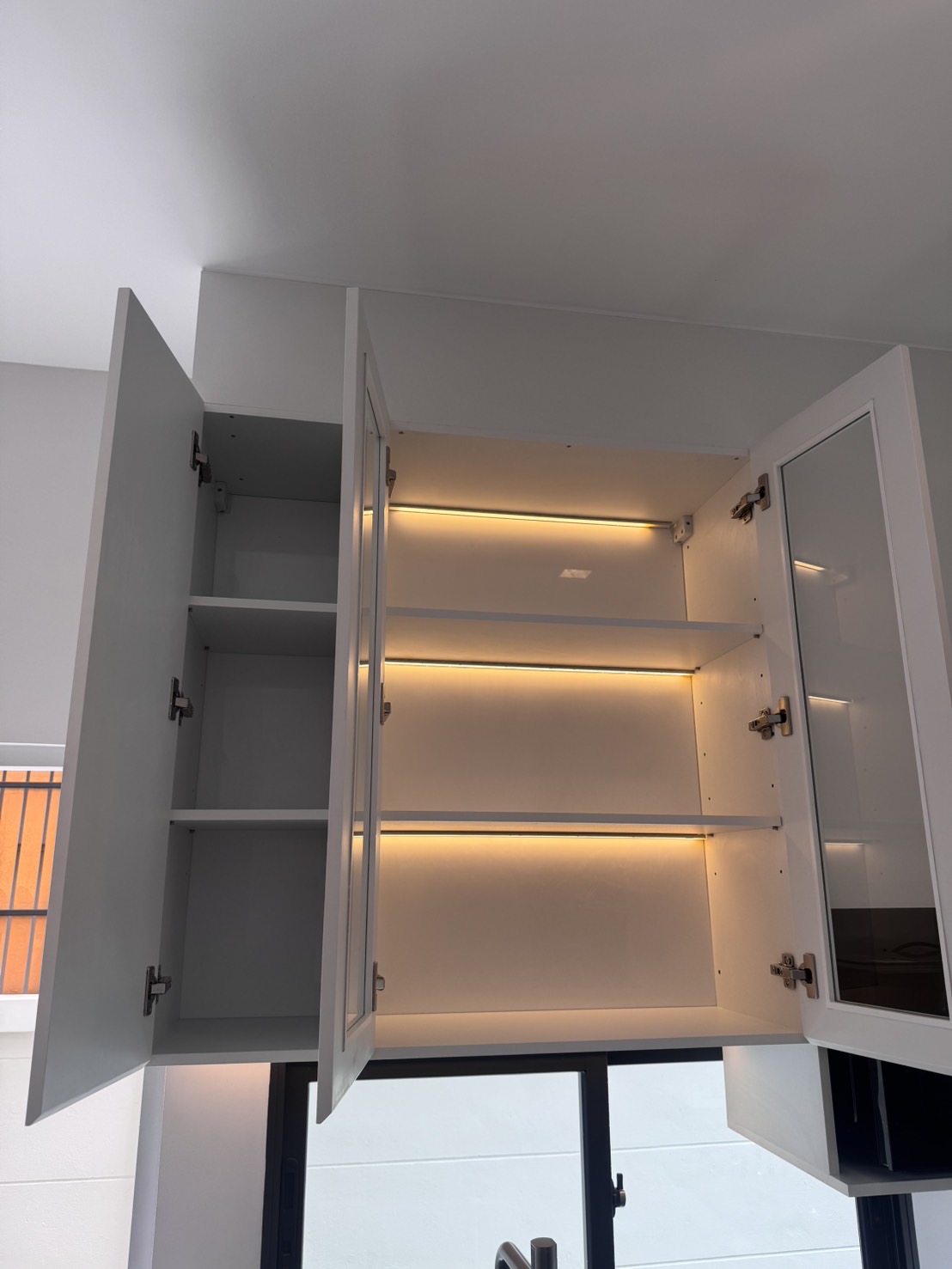 #ครัวบิ้วอิน ราคา 80,000- ไม้ HMR 2+0.9 ตู้บนล่าง ตู้บนสูง 1 เมตร ไฟ led ลูกค้าซื้อเราเดินลอยให้ Top laminate 65000