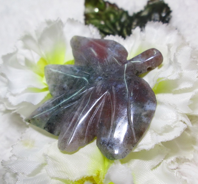 อาเกตแกะสลักรูปใบไม้