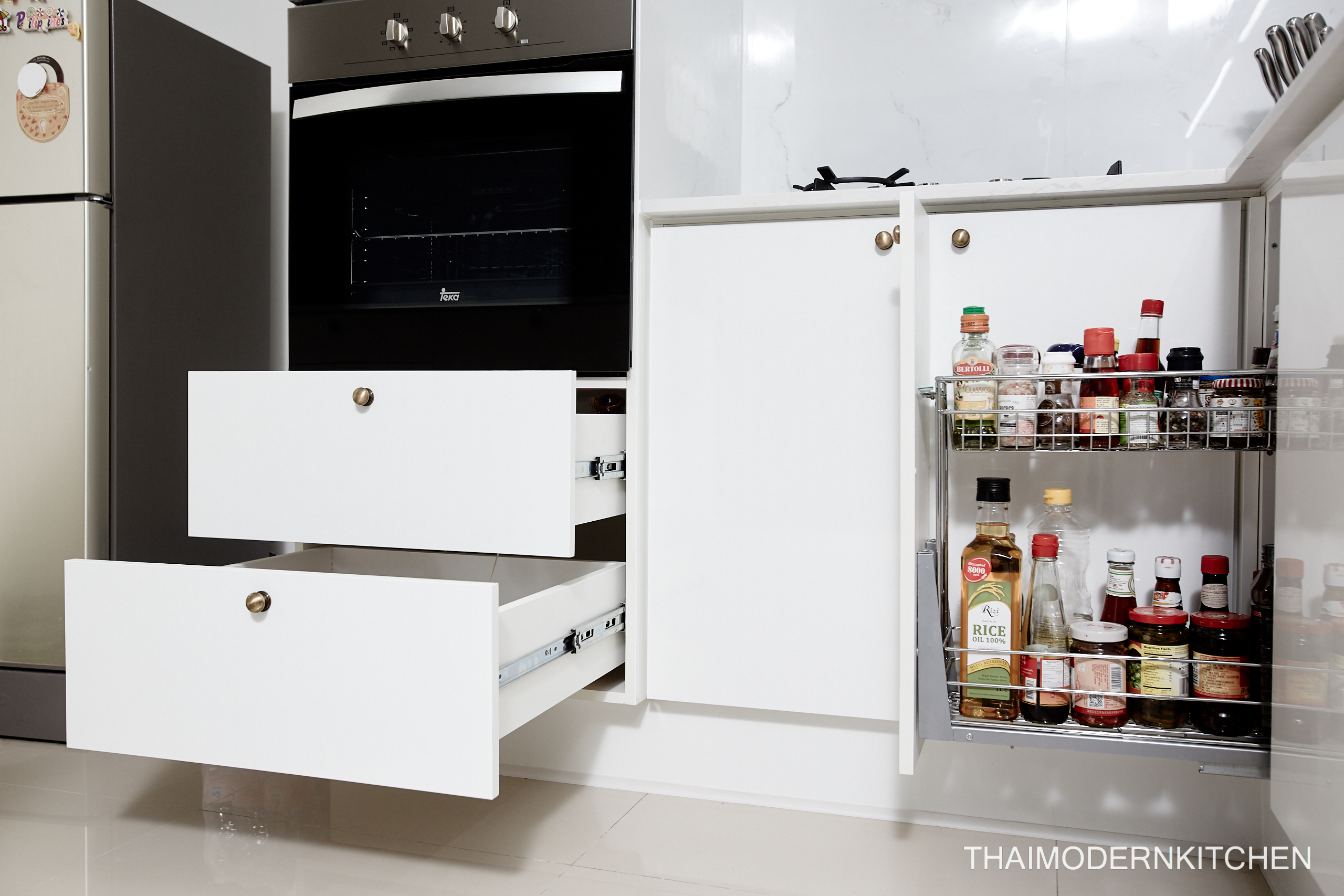 1.7×1.2 ตู้บน+ล่าง 0.9 ตู้เต็ม 0.9 ตู้บนเหนือตู้เย็น