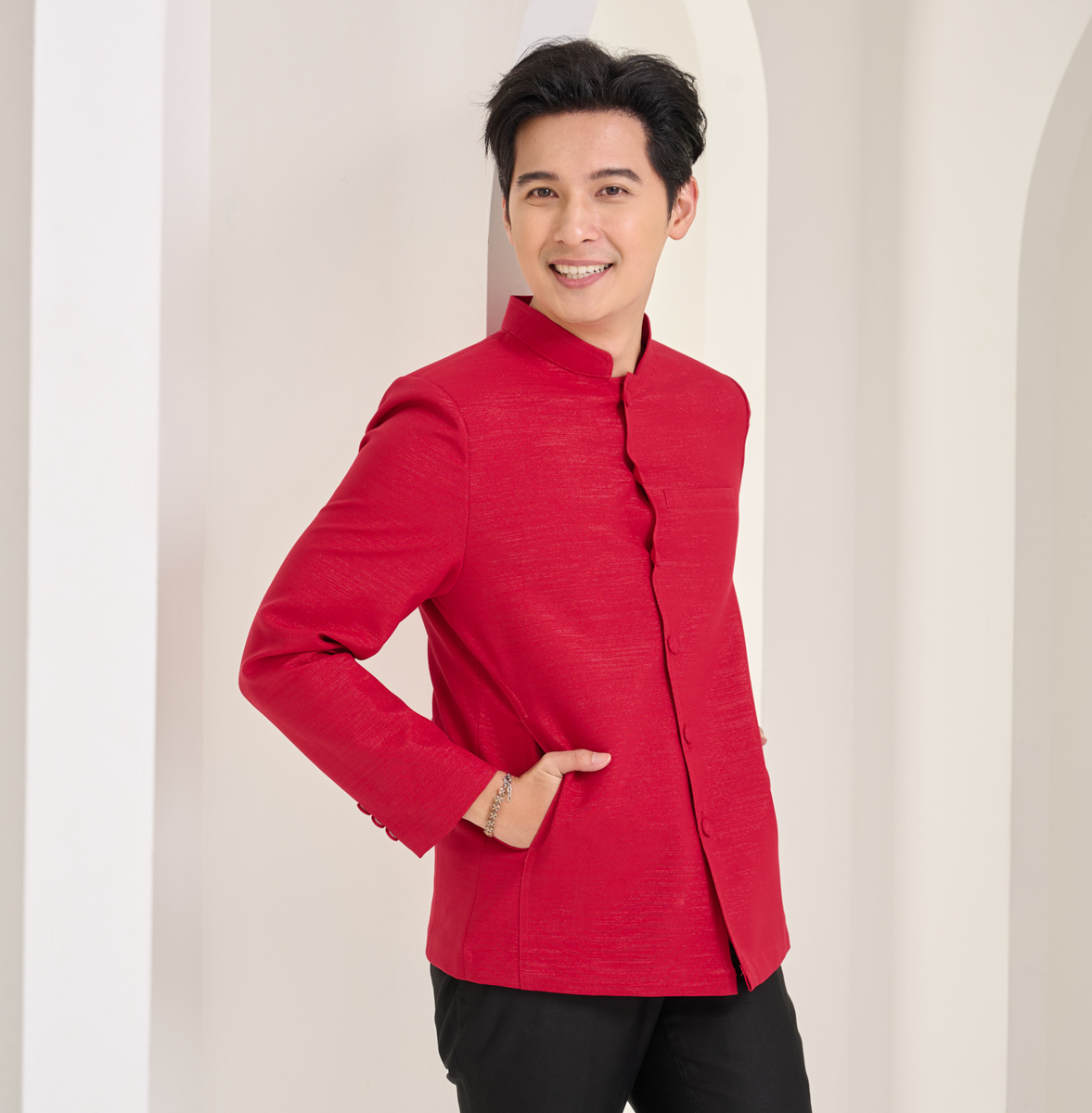 เสื้อผ้าฝ้ายแพรเงินคอพระราชทานแขนยาว สีแดง ไซส์ M