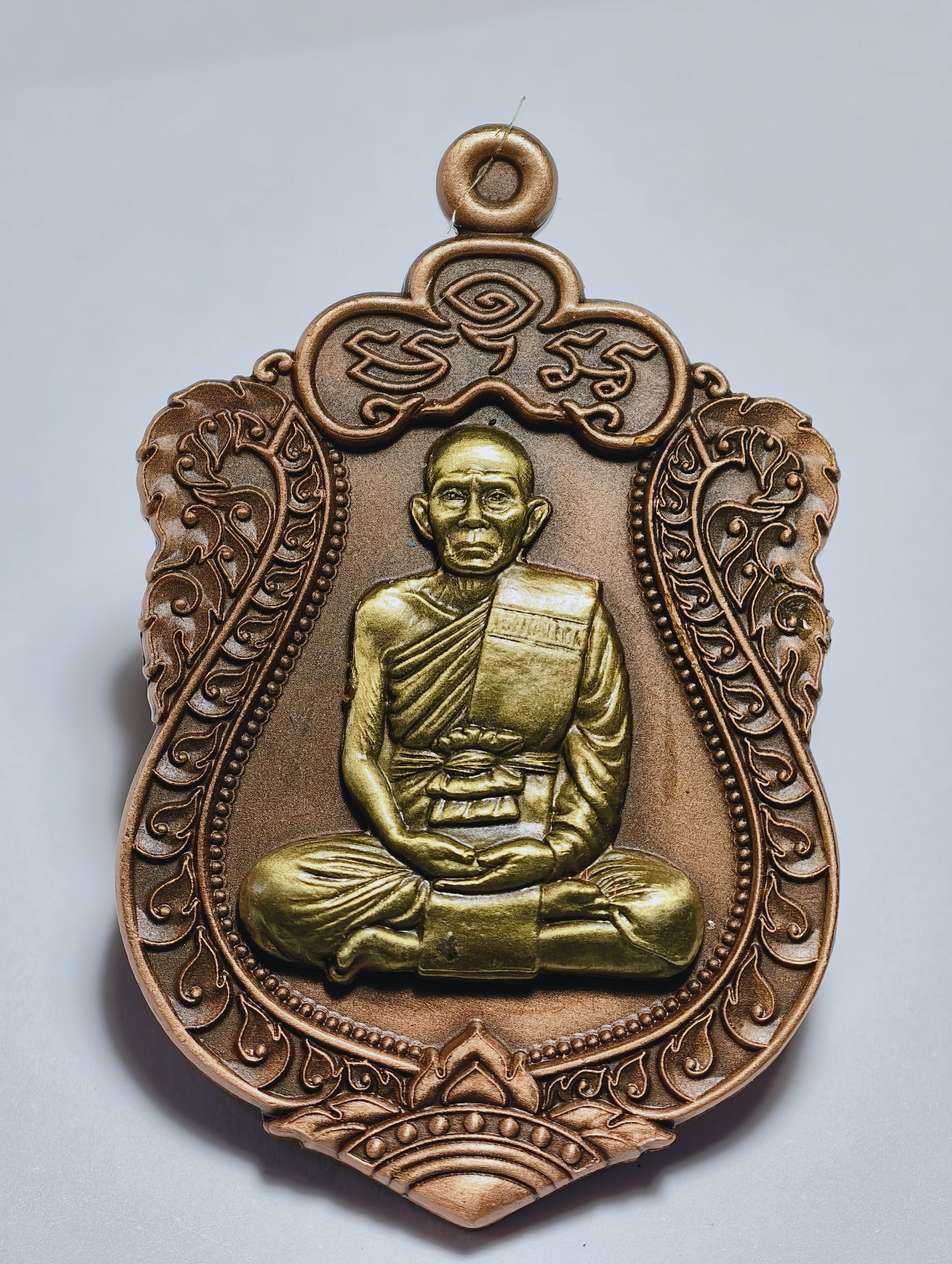หลวงปู่นวล วัดหนองจอก เสมารุ่นแรก เสือคาบแก้ว 8 รอบ หลัง ยันต์พลัง หลวงปู่ทิม โค้ด 8 รอบ ยกหน้ากาก ซาติน AC2324