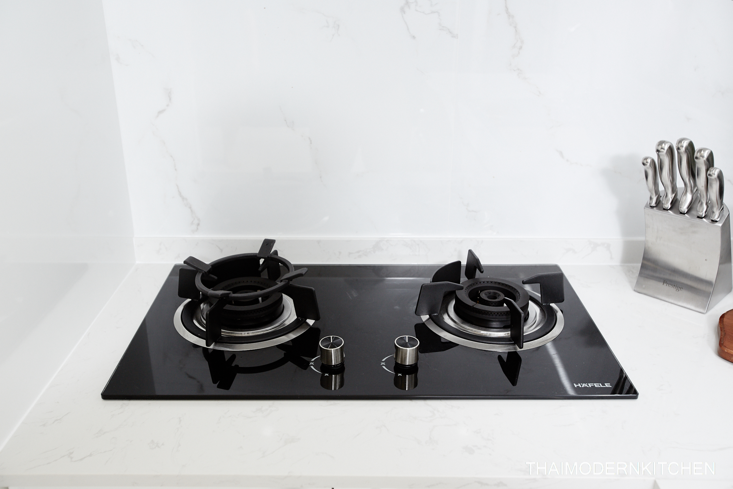 1.7×1.2 ตู้บน+ล่าง 0.9 ตู้เต็ม 0.9 ตู้บนเหนือตู้เย็น