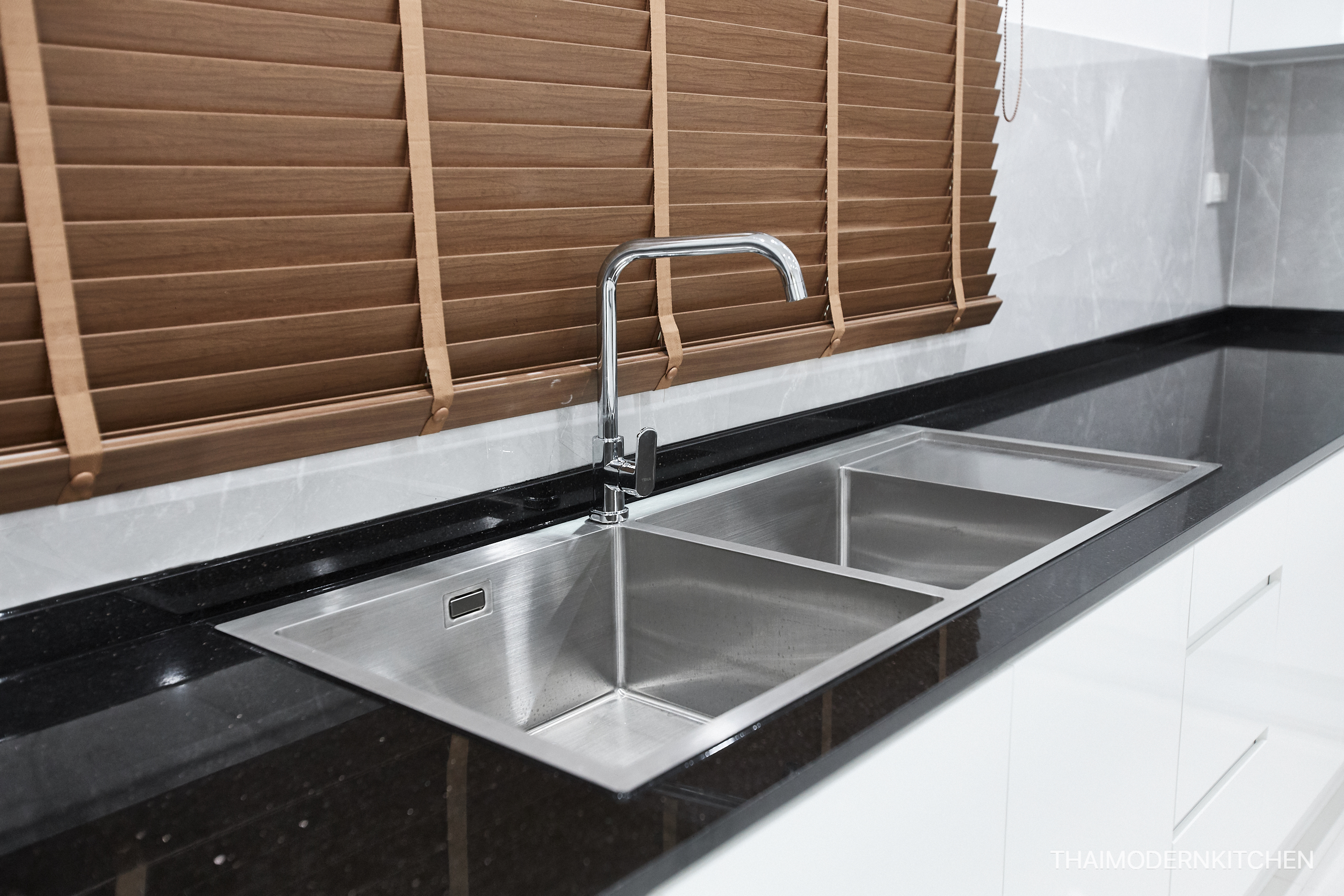 ครัวบ้านคุณ ภัทรพล ราคา 135000บาท 🌹🌹❤❤❤ 4.1 ม. ตู้ล่าง 4 ม. ตู้บน+ล่าง Island 2 เมตร ลึก 60 cm