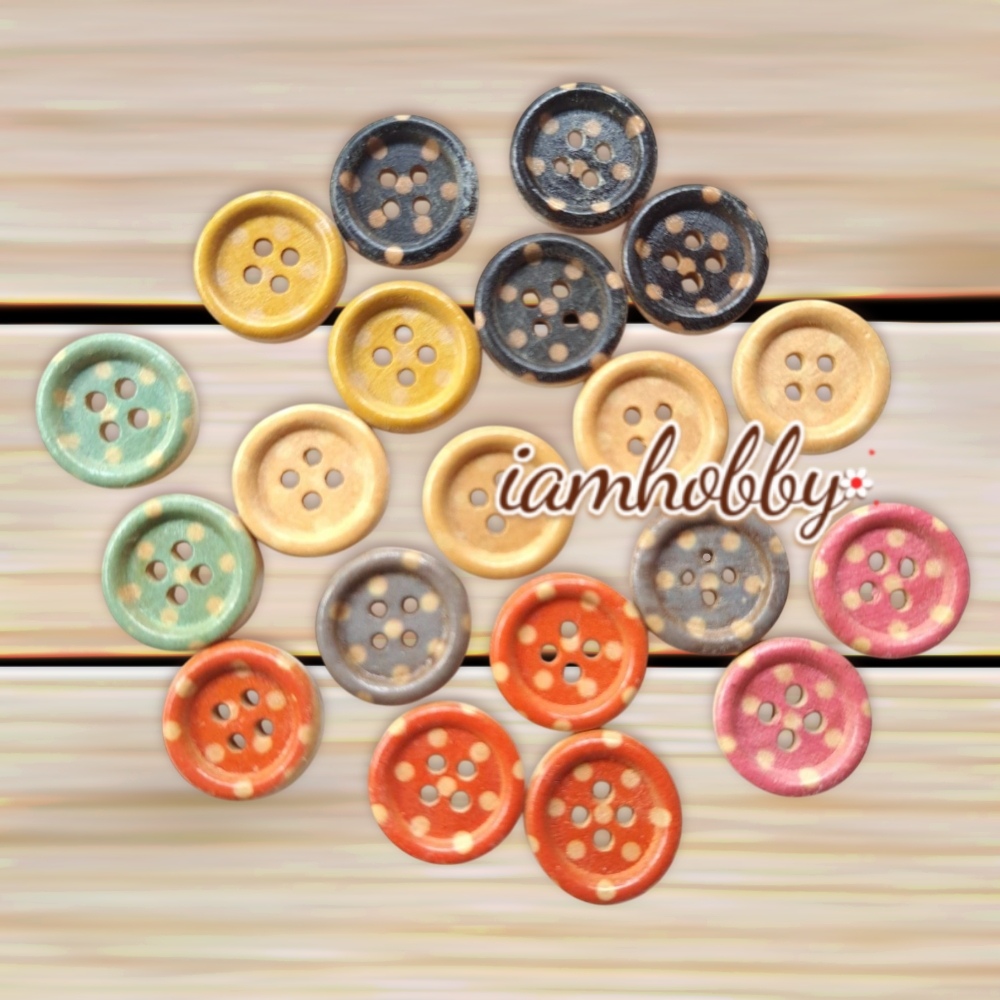กระดุมไม้ลายจุดสีเข้ม คละสี (แพ็คละ 20 ชิ้น)