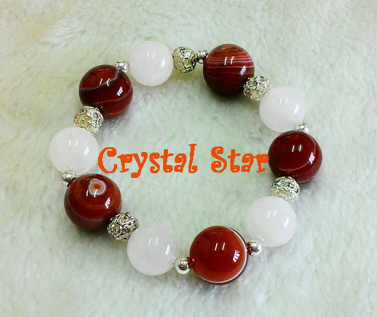 สร้อยข้อมือโรสควอทซ์และคาร์นีเลียน