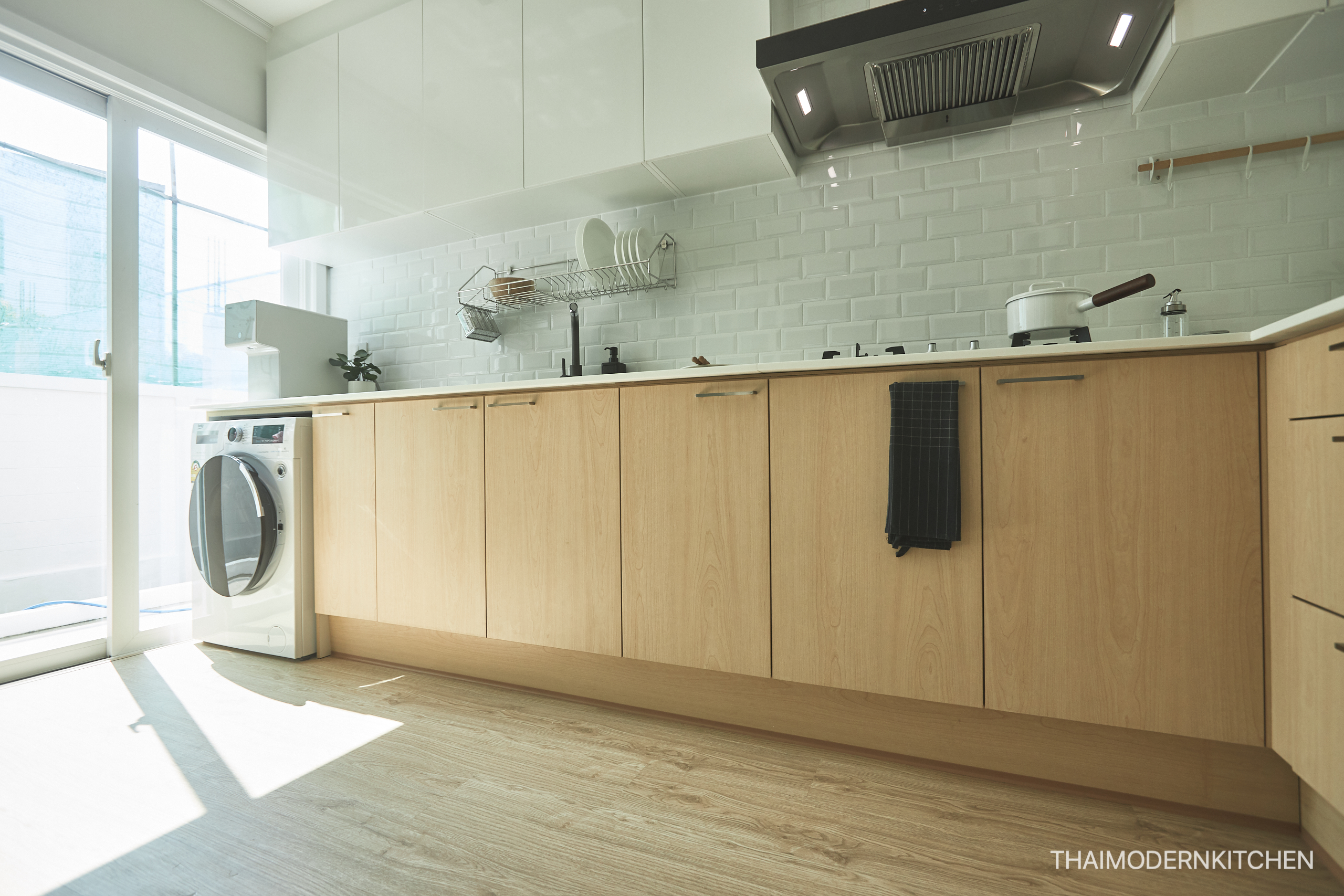 ครัวบิ้วอิน ตู้บน 4.89 +ล่าง รวมตู้เต็มสูง 220 cm