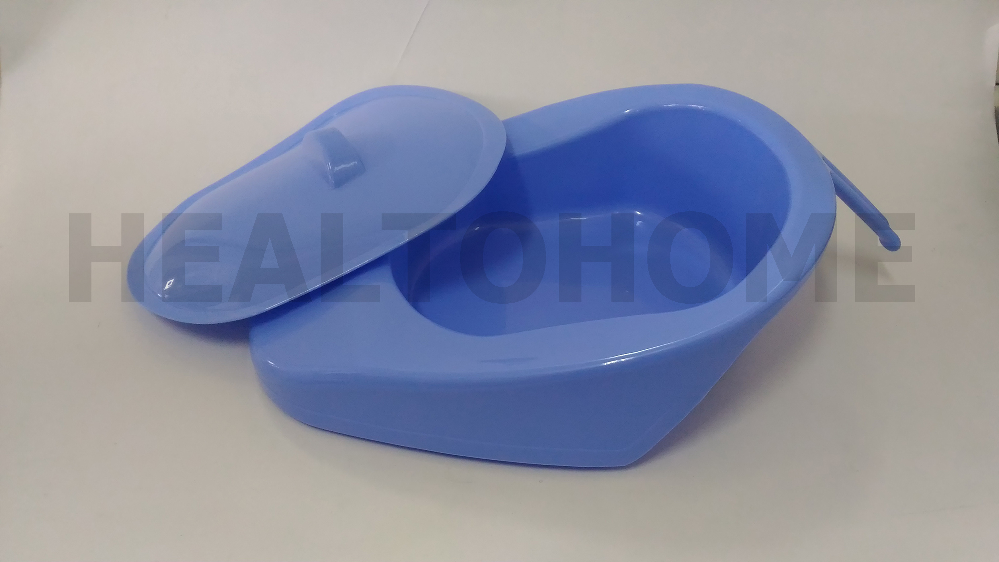 หม้อนอนพลาสติก หน้าลาด มีหูจับ พร้อมฝาปิด