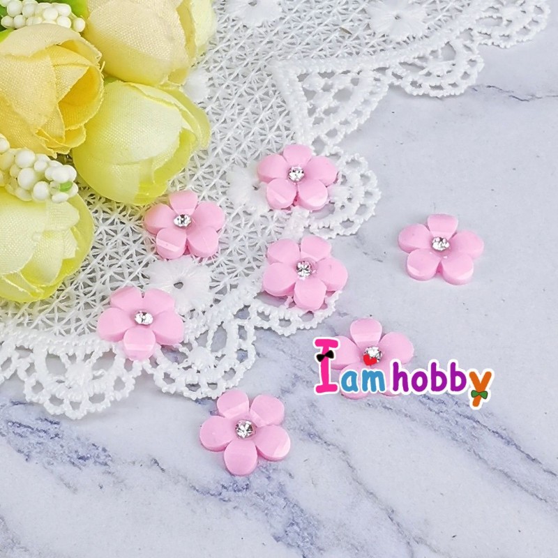 เรซิ่นดอกไม้สีชมพูหวาน ขนาด 14 มิล ติดเพชร (แพ็คละ 20 ชิ้น)