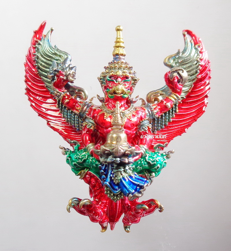 พญาครุฑ รุ่นเสาร์ ๕ เงินไหลมา วัดมหาธาตุวรมหาวิหาร เนื้อเงินลงยา ปี 2563 (KP03)