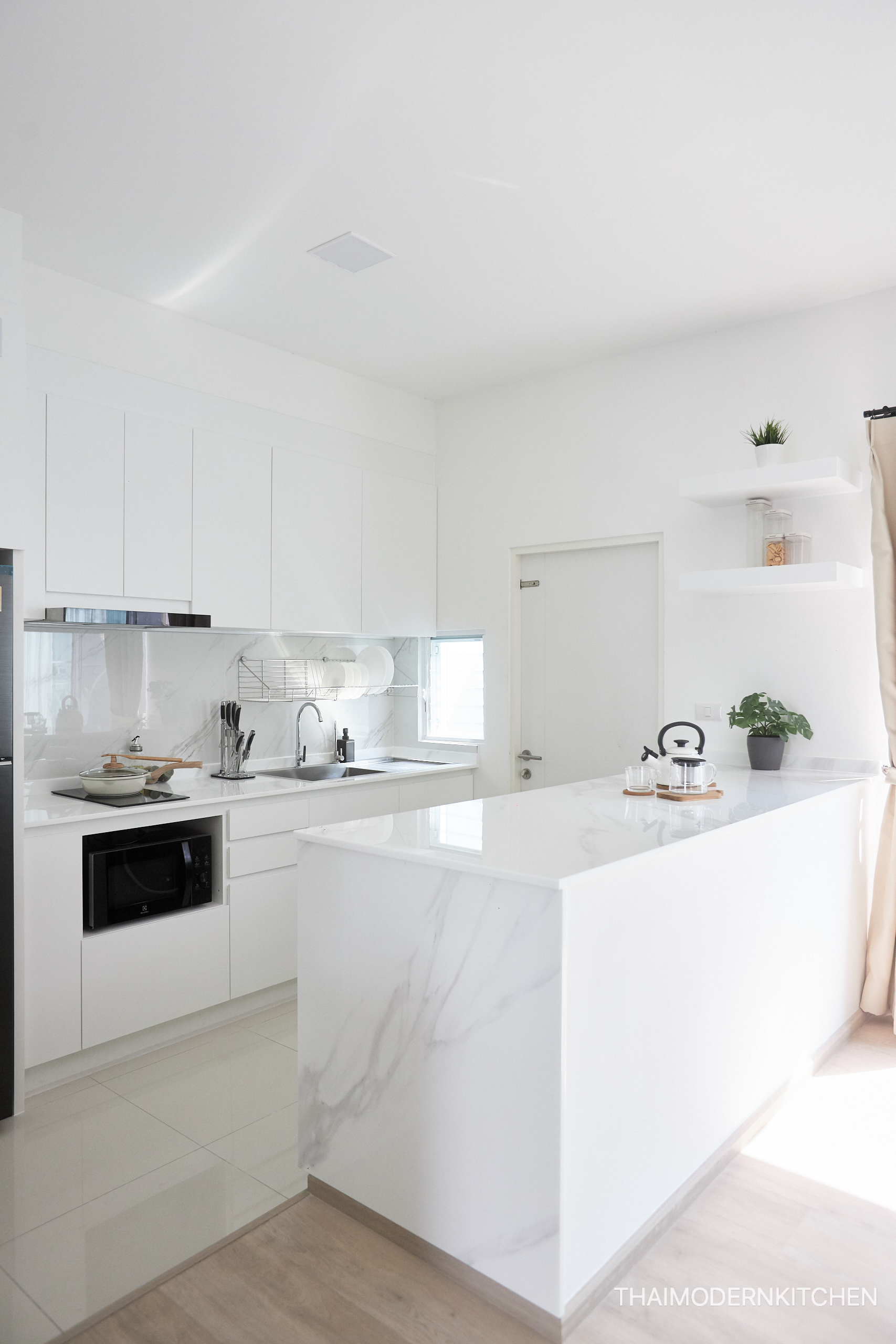 ครัวบิ้วอิน บ้านคุณมีน ราคา 75000- หมู่บ้าน Villaggio รังสิต คลอง 4 2.3 ตู้ล่าง 3.2 ตู้บน 2.05 island ลึก 75 cm