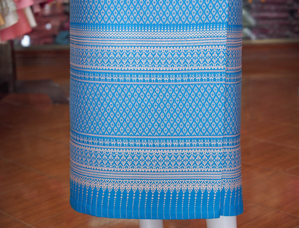 ผ้าถุงป้าย ผ้าทอลายพิกุล สีฟ้า เอว 36 นิ้ว