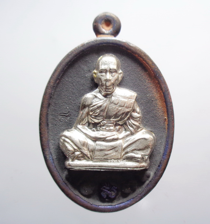 หลวงปู่สิงห์ วัดวิชัย เหรียญหล่อ ที่ระฤก ร.ศ. 238 นวะโลหะหน้ากากเงิน (AB3221)