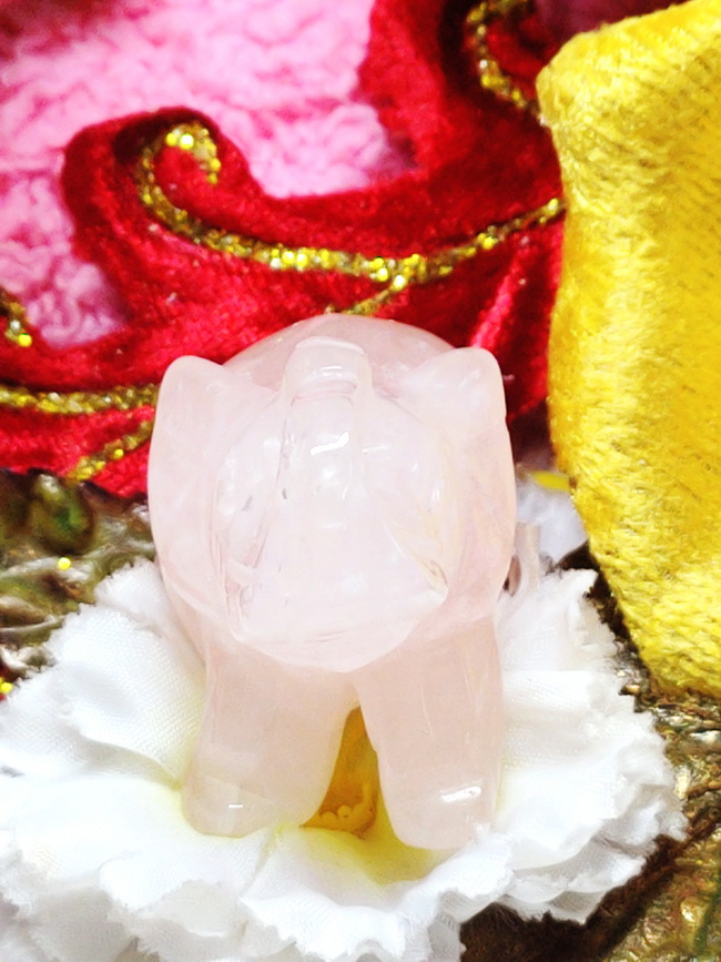 ช้างแกะสลัก (โรสควอทซ์)