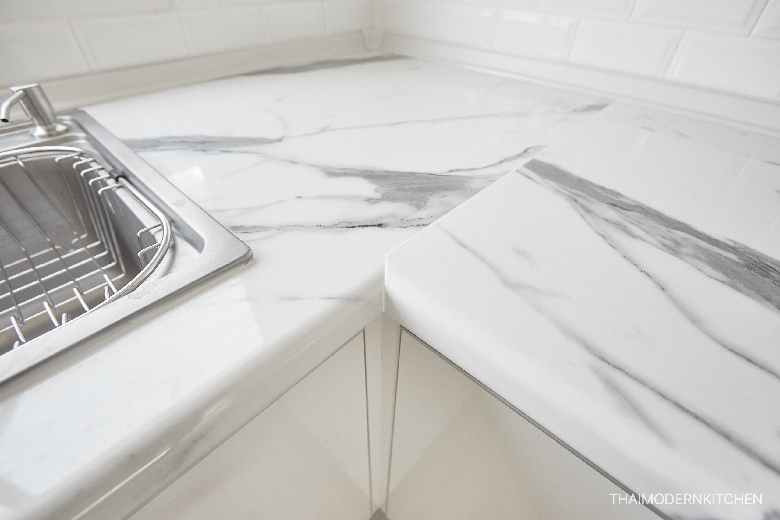 หมู่บ้านภัสสรเพรสทีจ 2.15+1.85 เมตร ตู้บน+ล่าง(เว้นติด hood) + ตู้เต็ม 60 cm สูง 220 cm