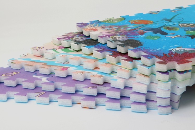 แผ่นโฟมรองคลาน EPE PUZZLE MAT ขนาด 0.60x0.60 หนา 20 มม. มีลาย 2 หน้า 1 ชุดมี 6 แผ่น ลาย A B C ผลไม้รวม และรถไฟมหัศจรรย์ Fruit + Train
