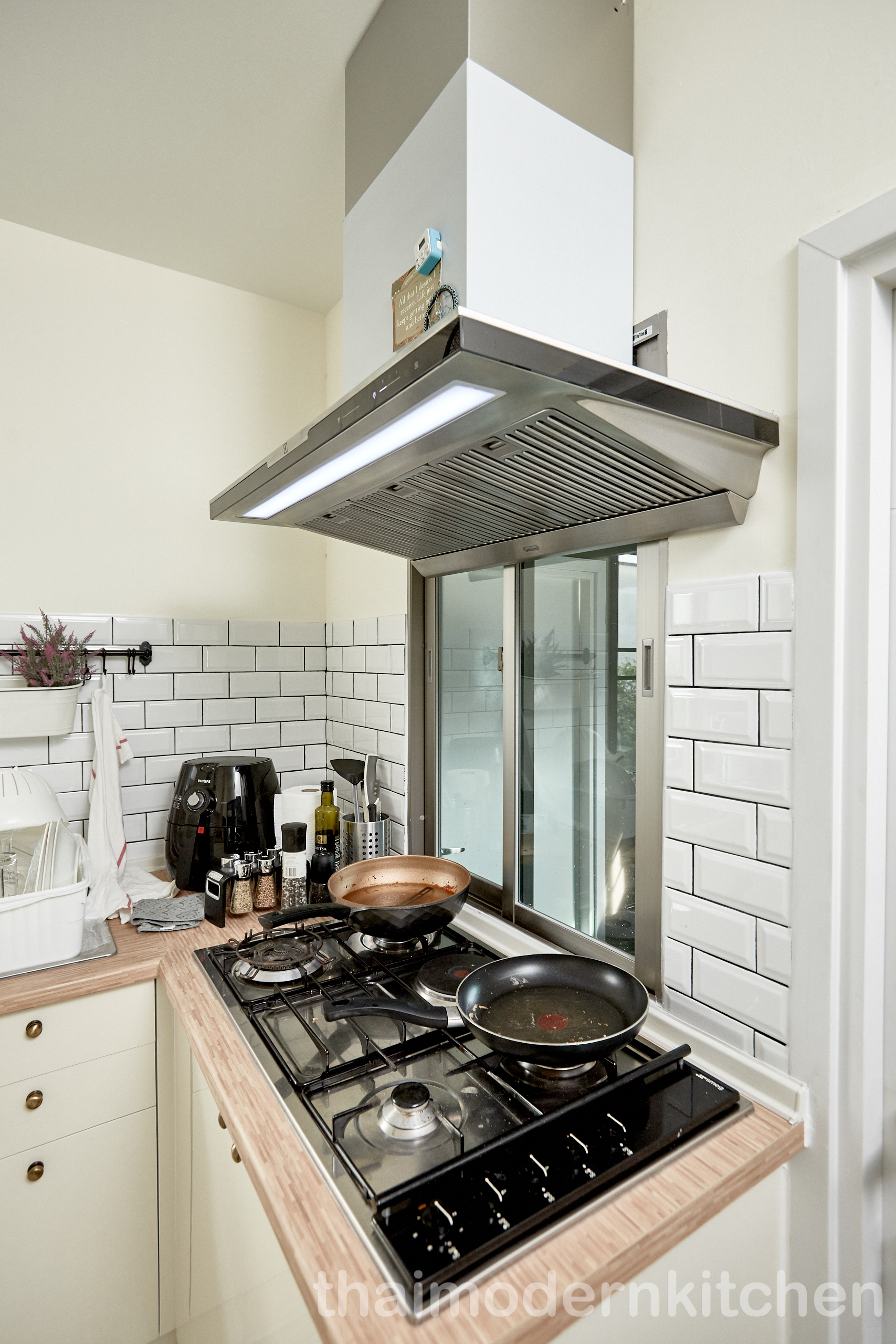 2.6 ตู้ล่าง+บน 0.6 ตู้เต็มสูง 220cm 2.2+1 เมตร ตู้ล่าง .