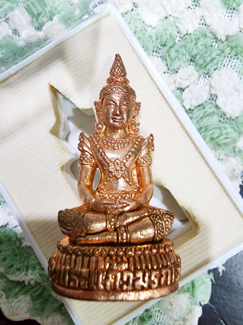 หลวงปู่แสน วัดบ้านหนองจิก 111ปี รูปหล่อ ลอยองค์ พระแก้วมรกต มวลสารเต็ม จัมโบ้ (KP4803)