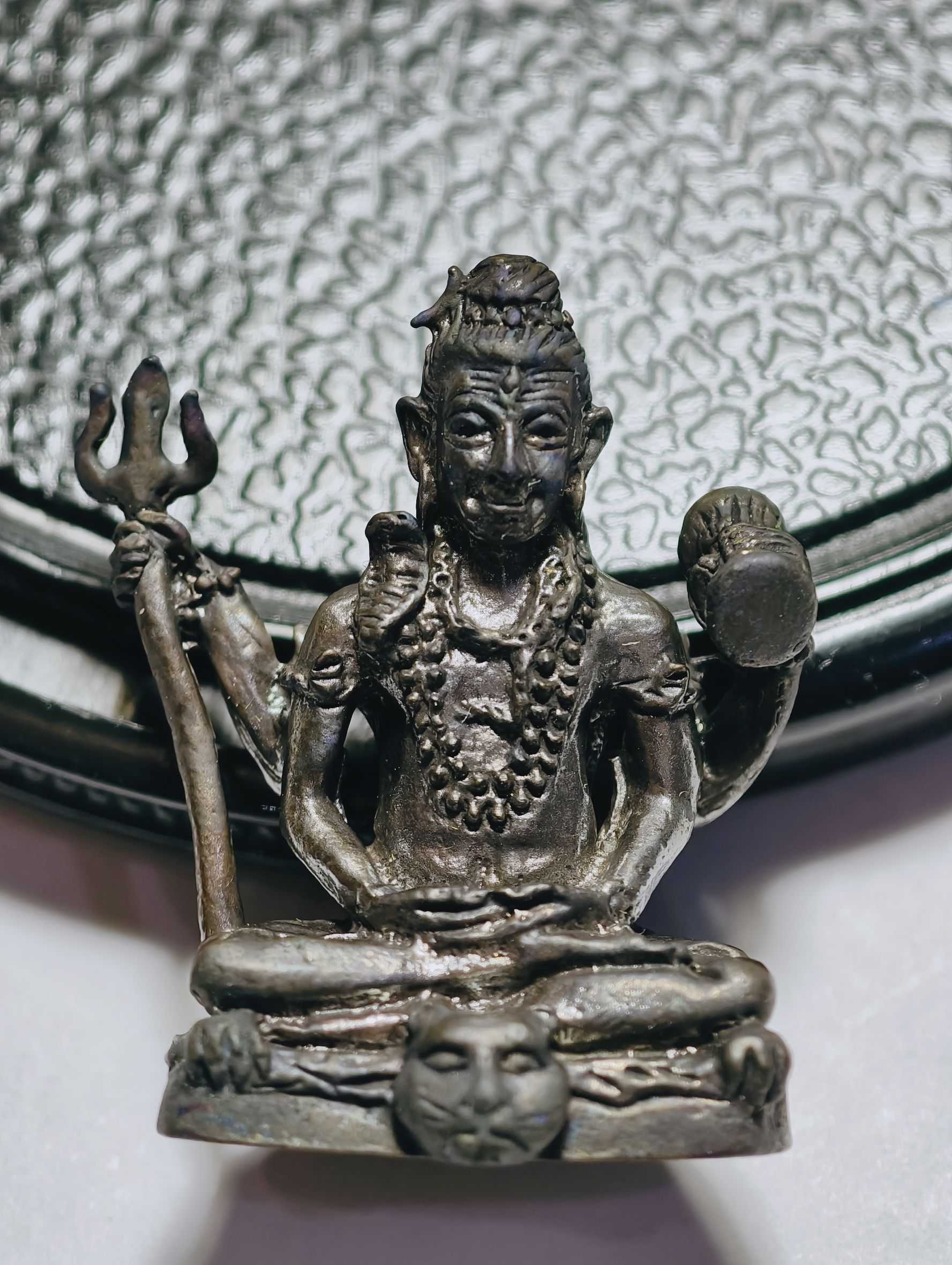 หลวงปู่หงษ์ วัดเพชรบุรี อ.ปราสาท จ.สุรินทร์ พระศิวะลอยองค์ (KA9655)