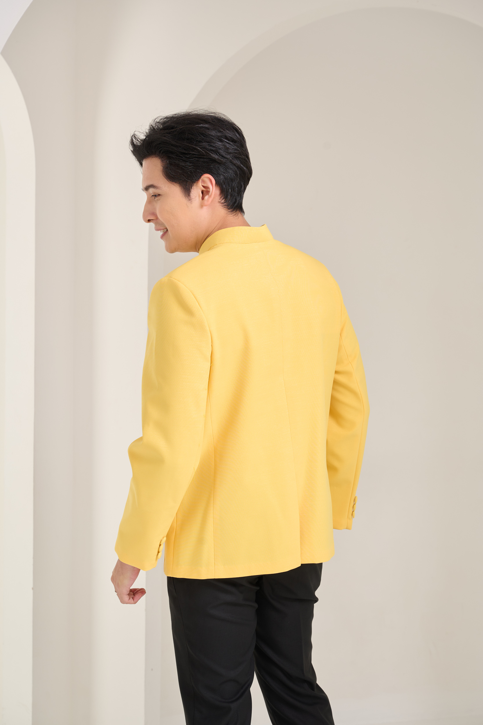 เสื้อผ้าฝ้ายแพรเงิน คอพระราชทานแขนยาว สีเหลือง ไซส์ 4XL