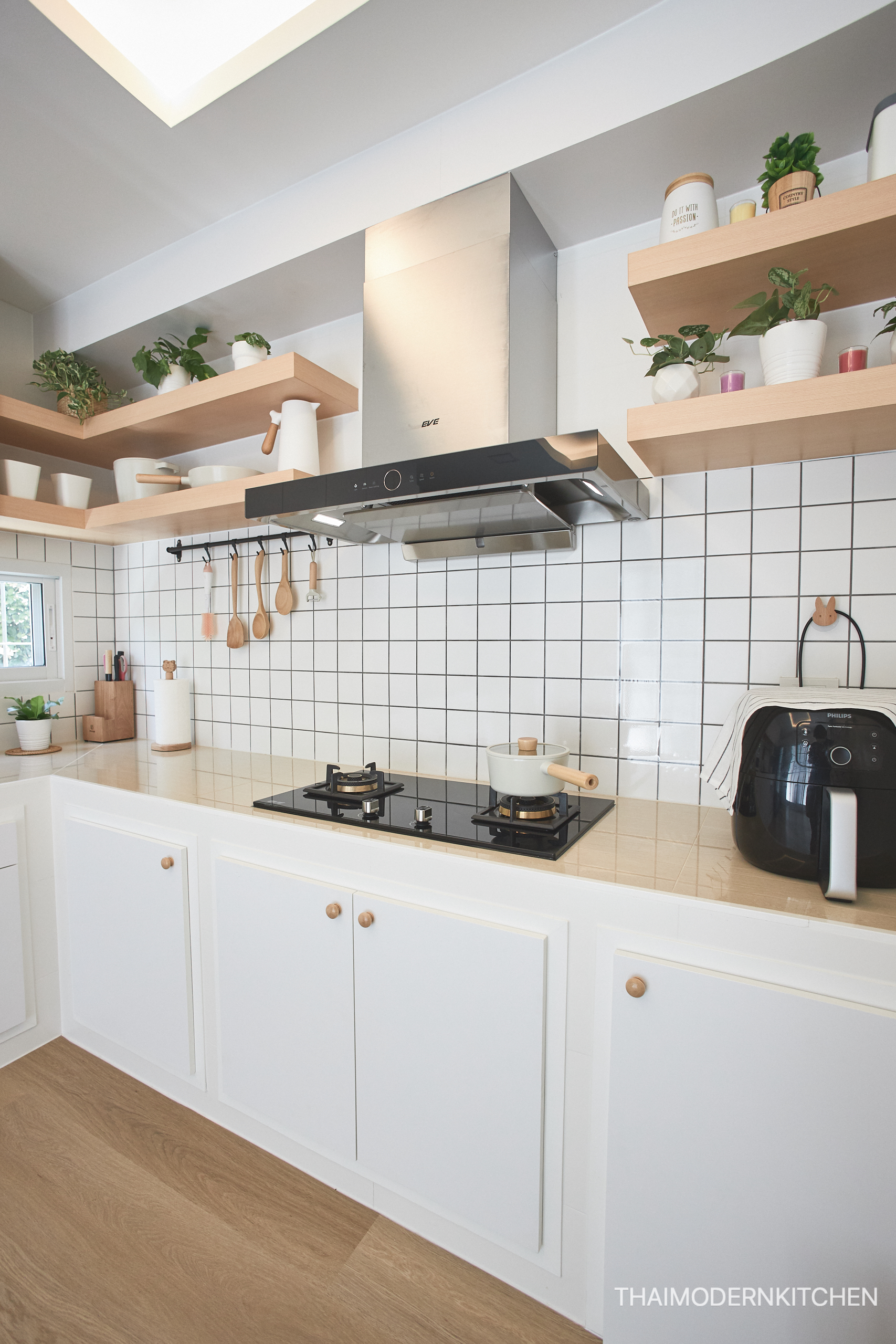 ครัวบิ้วอินบ้านคุณวนิดา ราคา 63000 บาท ใครว่าครัวปูน Muji ไม่ได้ ลูกค้ามีโครงปูนมา ดูภาพประกอบในโพส 2.9 ตู้บน+ล่าง 2.2 ตู้ล่าง