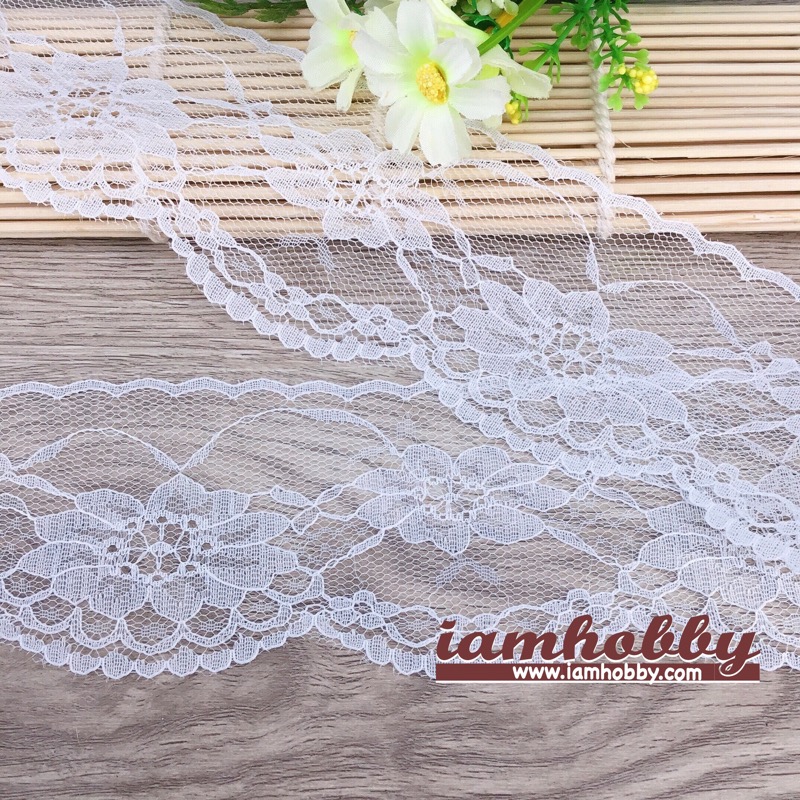 ลูกไม้ผ้าโปร่งสีขาว ลายดอกไม้ ขนาด 6.5 cm. (1 หลา)