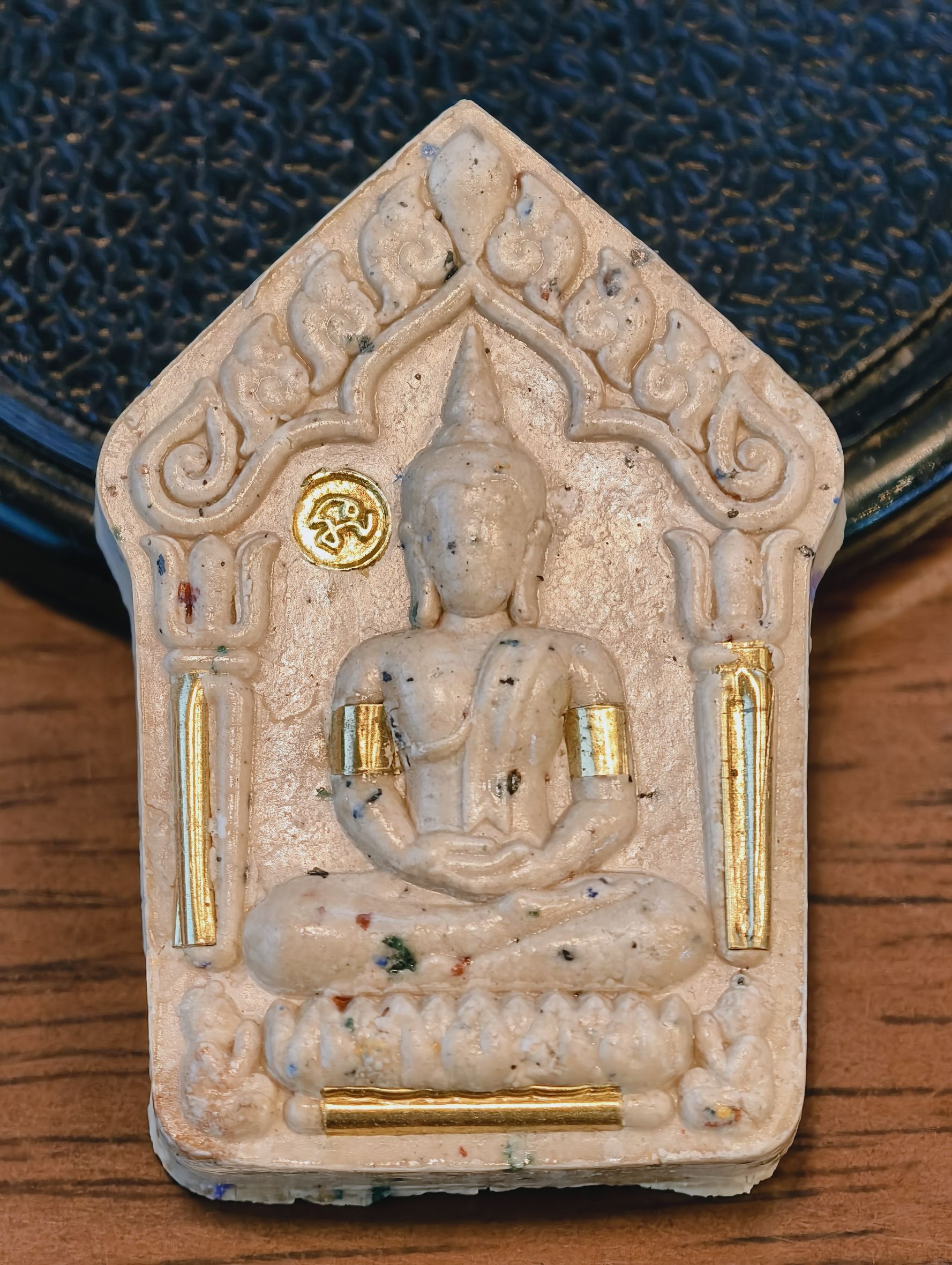 หลวงปู่มหาศิลา สวนสงฆ์แกเปะ ขุนแผน ล้านรวยรวย หลัง พระคาถาหัวใจขุนแผน ตะกรุดทอง 3ดอก กำไลทองคู่ KA4282