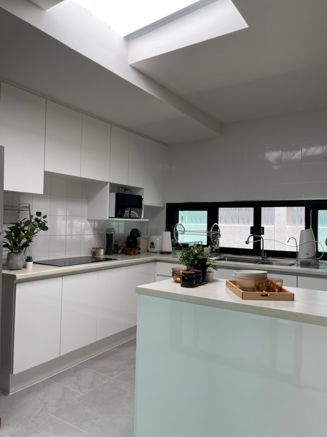 ครัวบิ้วอิน บ้านคุณปริษฐา ราคา 80500 บาท 2.30 + 3.5 ตู้ล่าง 2.30 ตู้บน 1.5 island ลึก 60 ซม