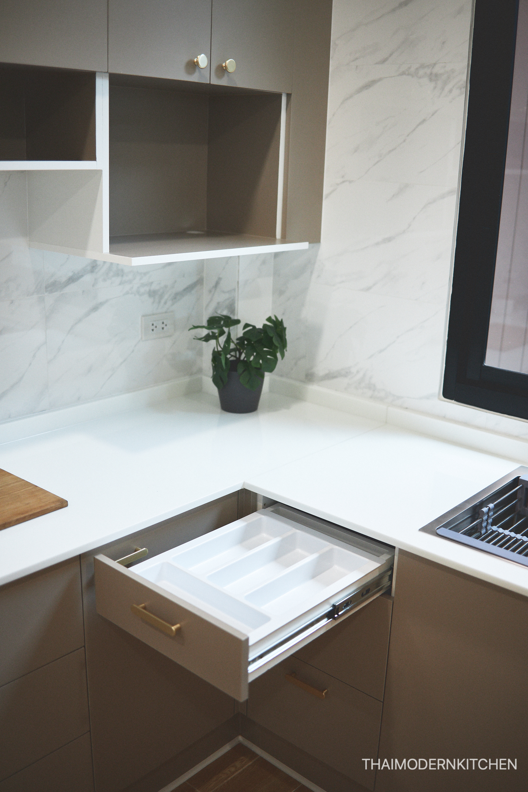 ครัวบิ้วอิน บ้านคุณพรพิมล 5.9 ตู้บน+ล่าง 2.4 ตู้ล่าง